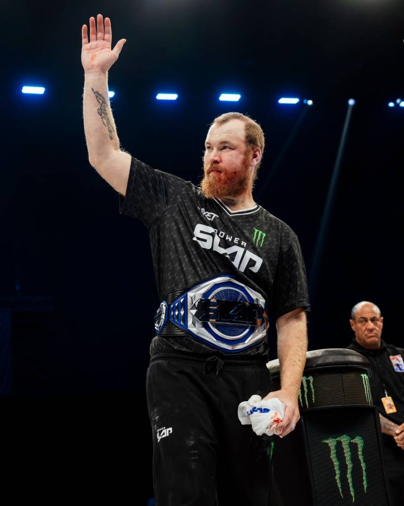 وولفرين يتوَّج بطلاً للوزن خفيف الثقيل في بطولة باور سلاب