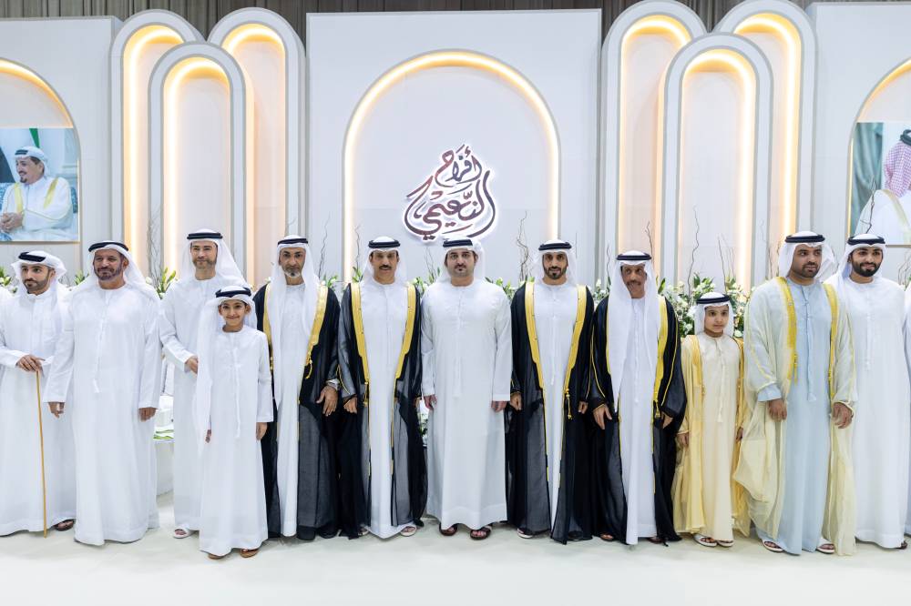 مكتوم بن محمد يحضر أفراح النعيمي في عجمان