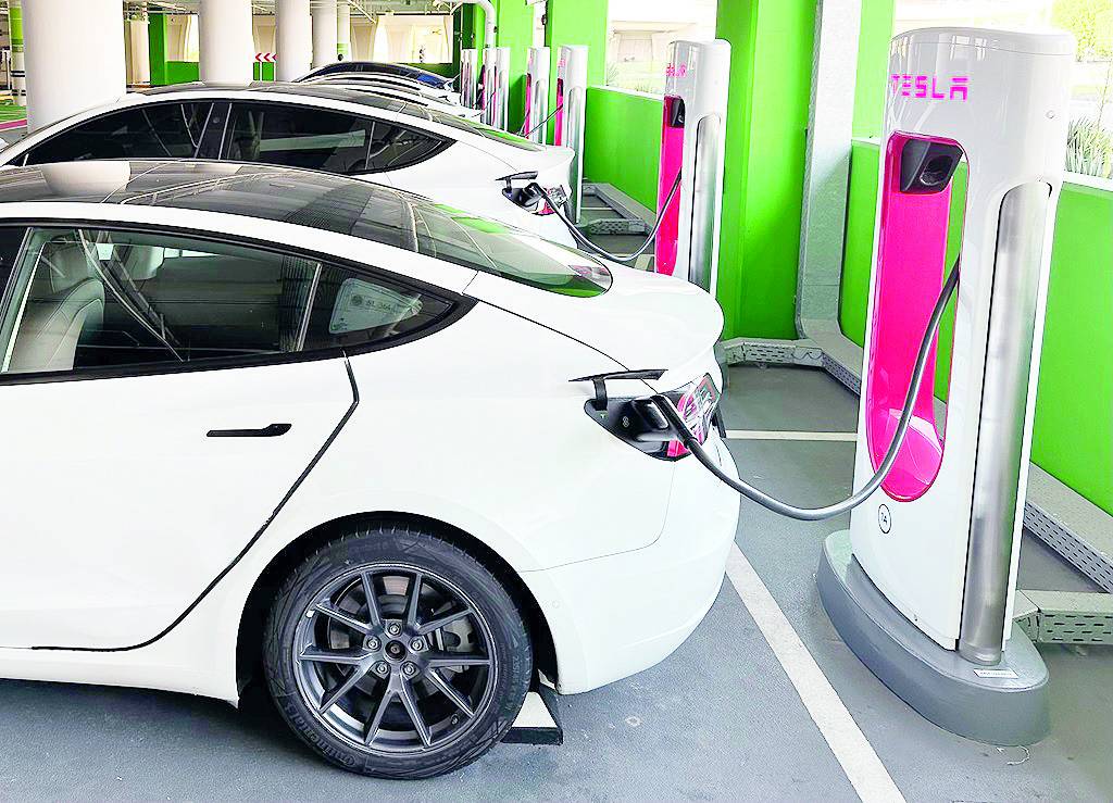 «الكهربائية» ترفع مبيعات السيارات في أوروبا