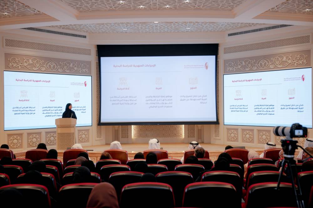 خلال الجلسة في مسرح مجمع القرآن الكريم