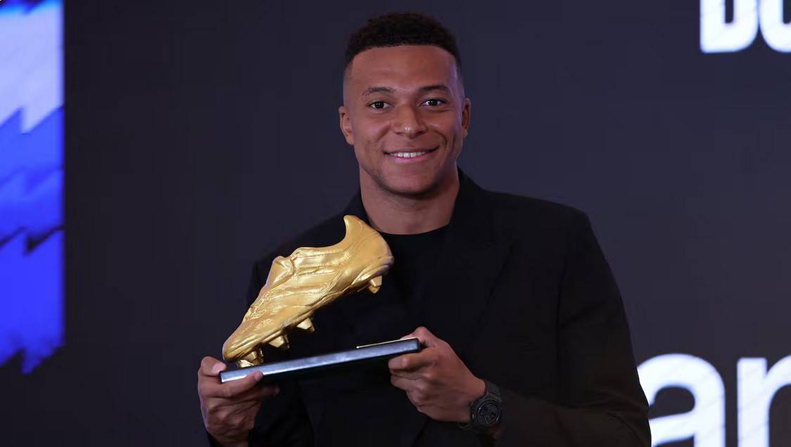 بعد رونالدو وسانشيز.. مبابي يحصد أول حذاء ذهبي مع ريال مدريد (فيديو)