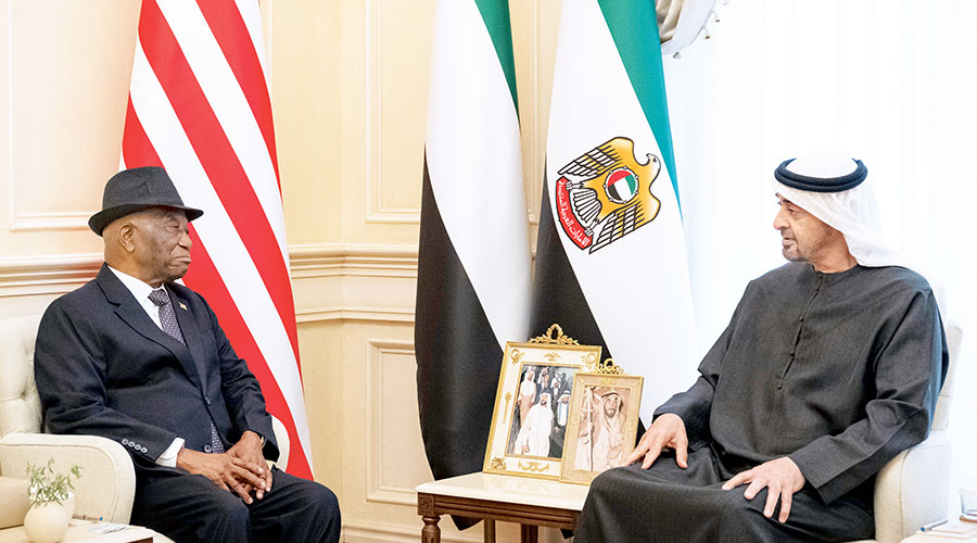  محمد بن زايد خلال استقبال جوزيف نيوما بواكاي 