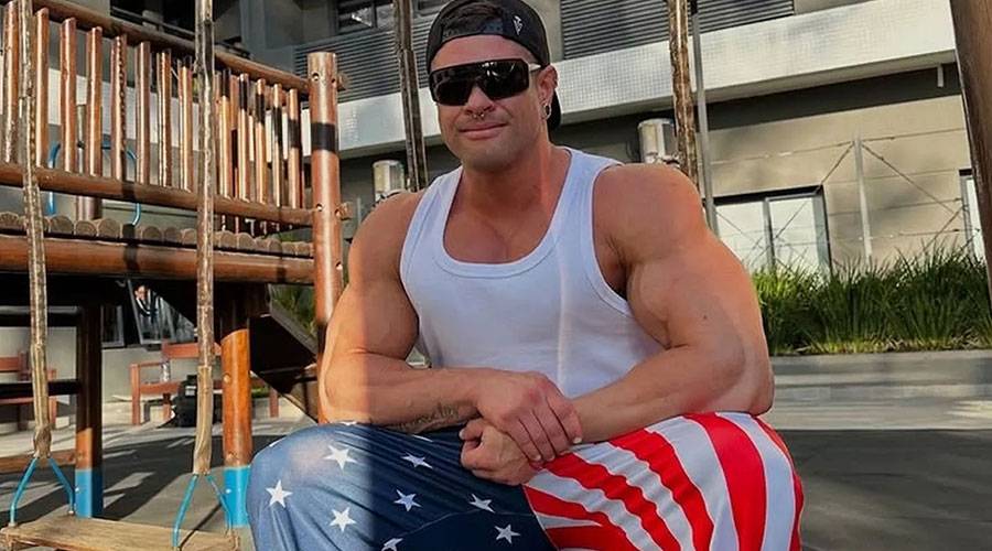 قطة تنهي حياة لاعب كمال أجسام