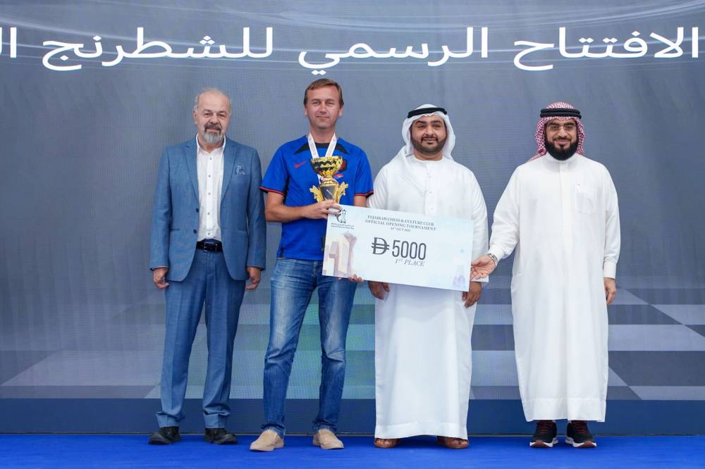 
 احمد الشرقي يتوج الفائز باللقب

