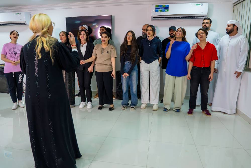 مشاركون في الورشة (وام)