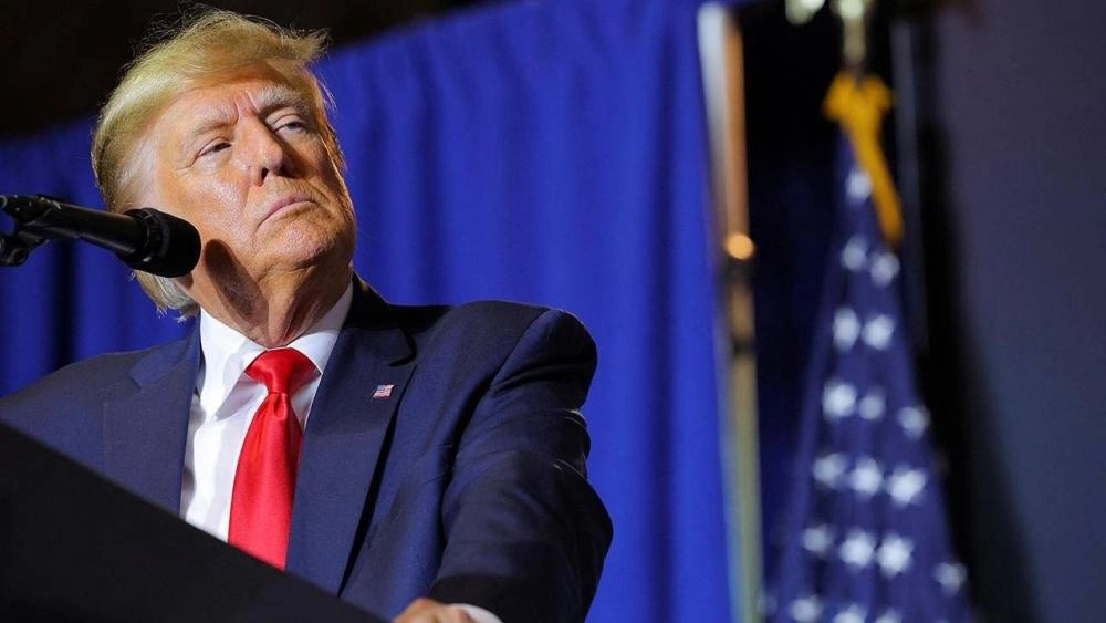 «يستخدمون الجوع سلاحاً».. زعيم الديمقراطيين يهاجم ترامب والجمهوريين