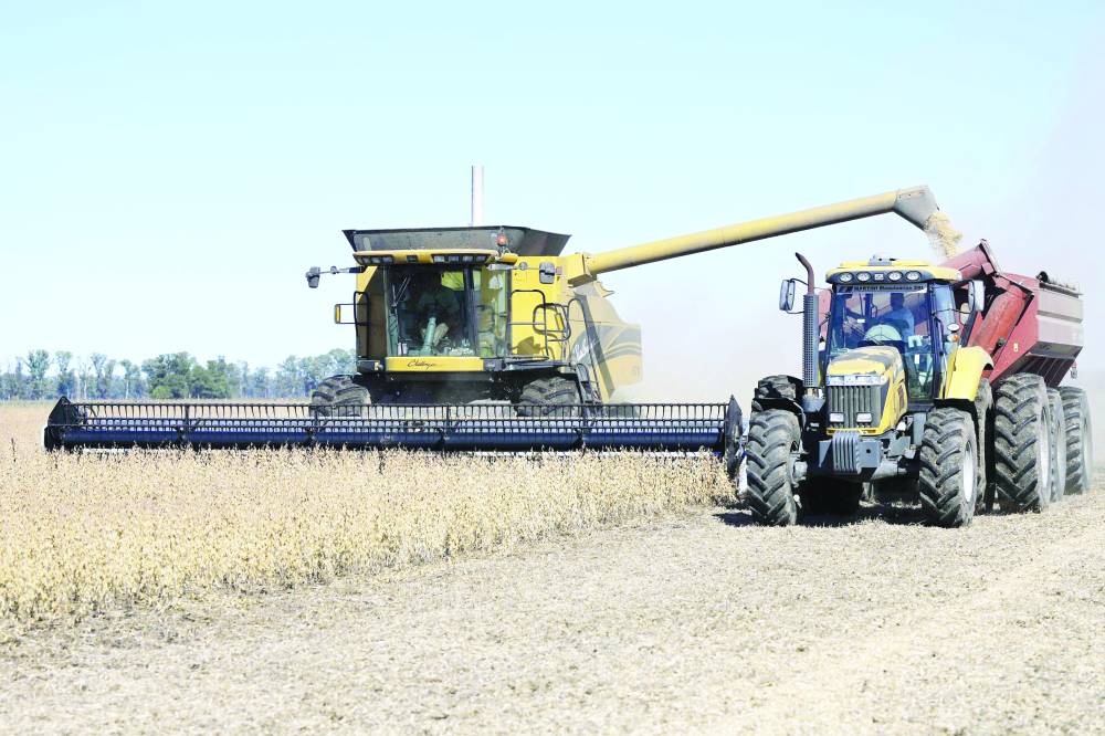 فول الصويا يلامس أعلى مستوى في 15 شهراً