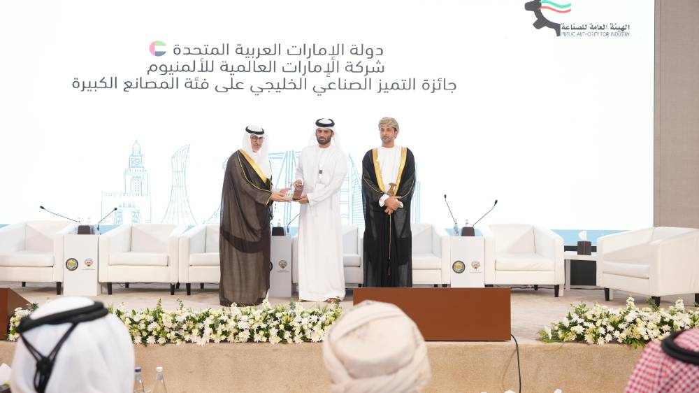 خلال تسلم الجائزة