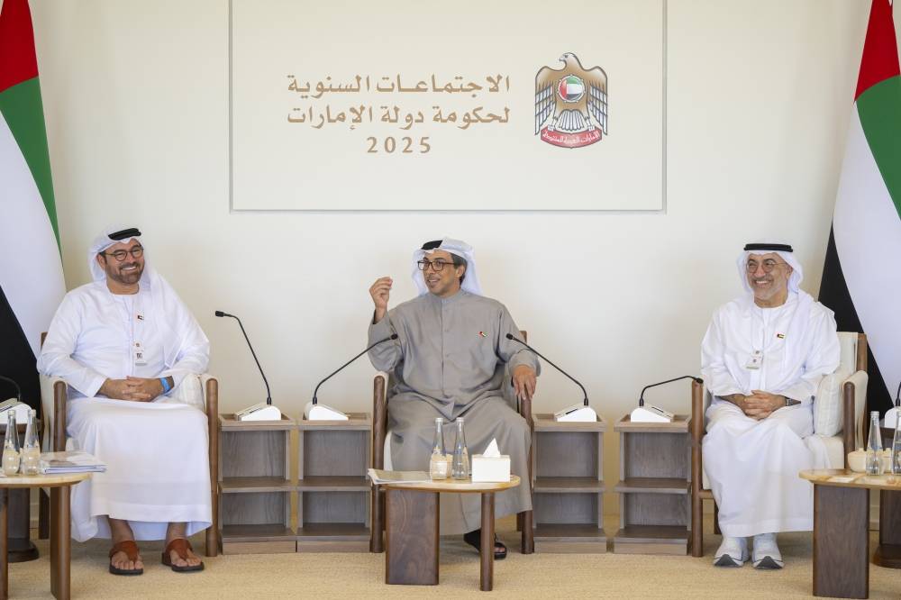 ---منصور بن زايد: الجهود الحكومية تكمل بعضها في الحفاظ على ريادة الإمارات