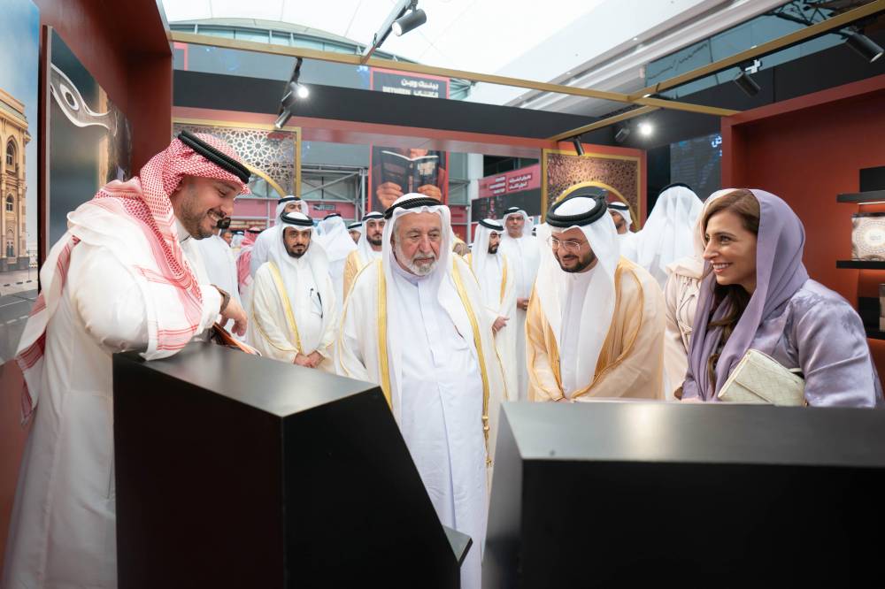 سلطان يشهد إطلاق مجموعة كلمات دار «سراب»