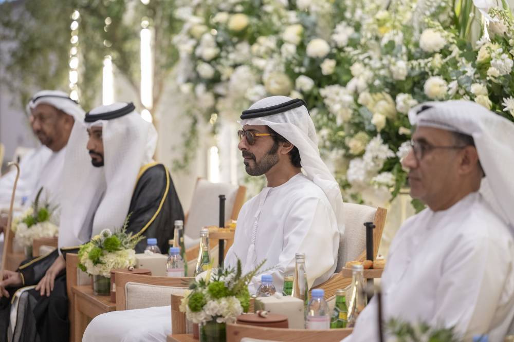 خليفة بن طحنون خلال حضوره حفل الاستقبال