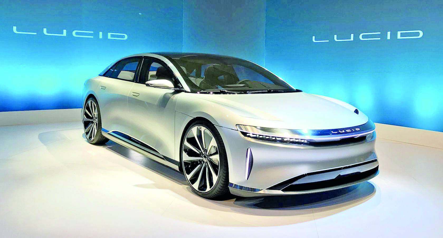 «لوسيد» تسلك طريق «تيسلا» وتتجاوز «فورد»