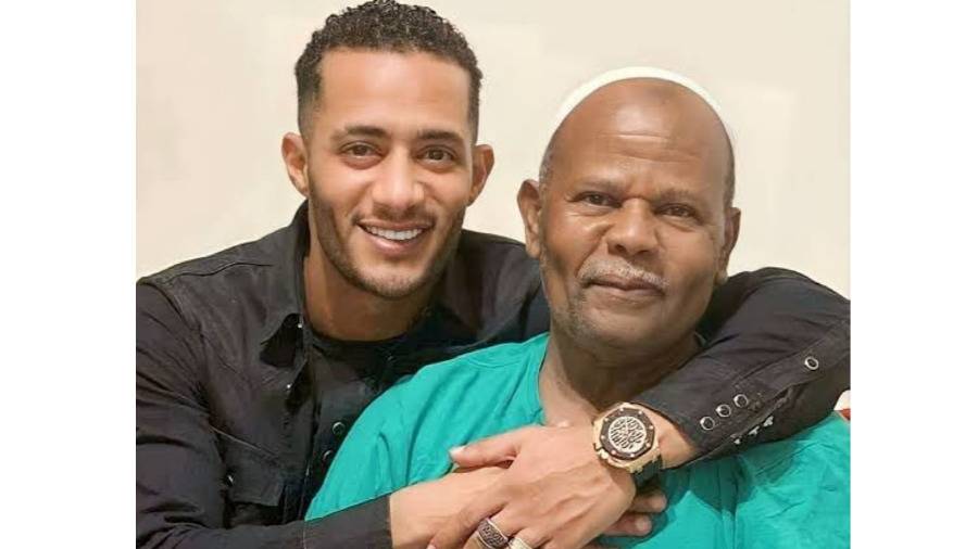محمد رمضان يعلن وفاة والده