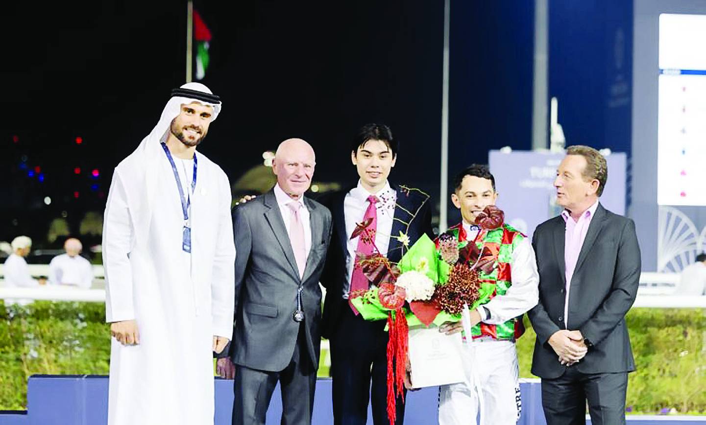 خلال تتويج الفائزين في الحفل السابق