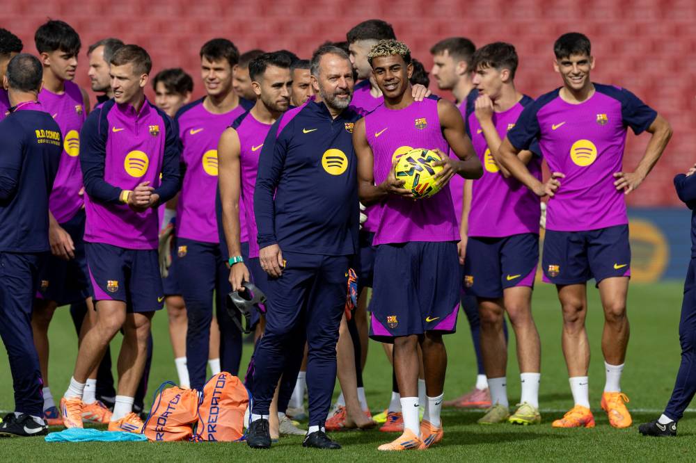 هل يعتمد برشلونة الدفاع المتقدم الأحد في أصعب مباراة ؟
