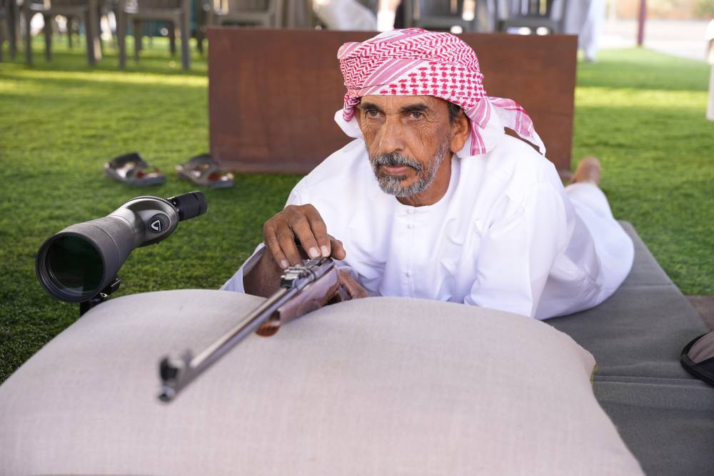 أحد المشاركين خلال المنافسات