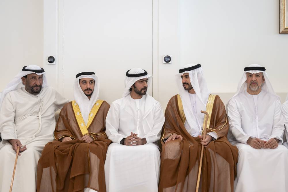 خليفة بن طحنون خلال حضوره حفل الاستقبال