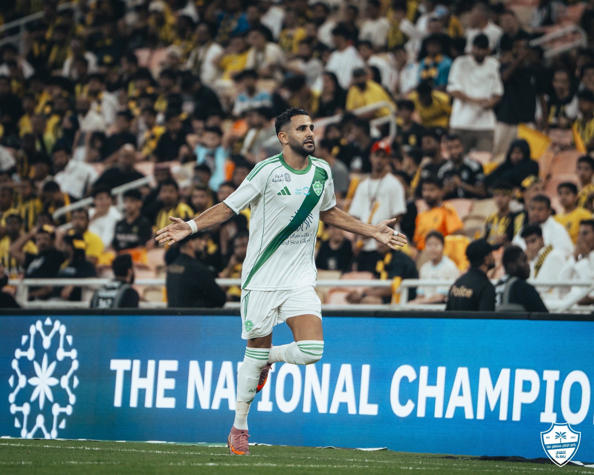 رياض محرز بطل ديربي جدة