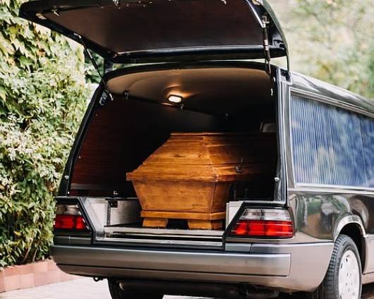 هندي يعود إلى الحياة أثناء التحضير لجنازته