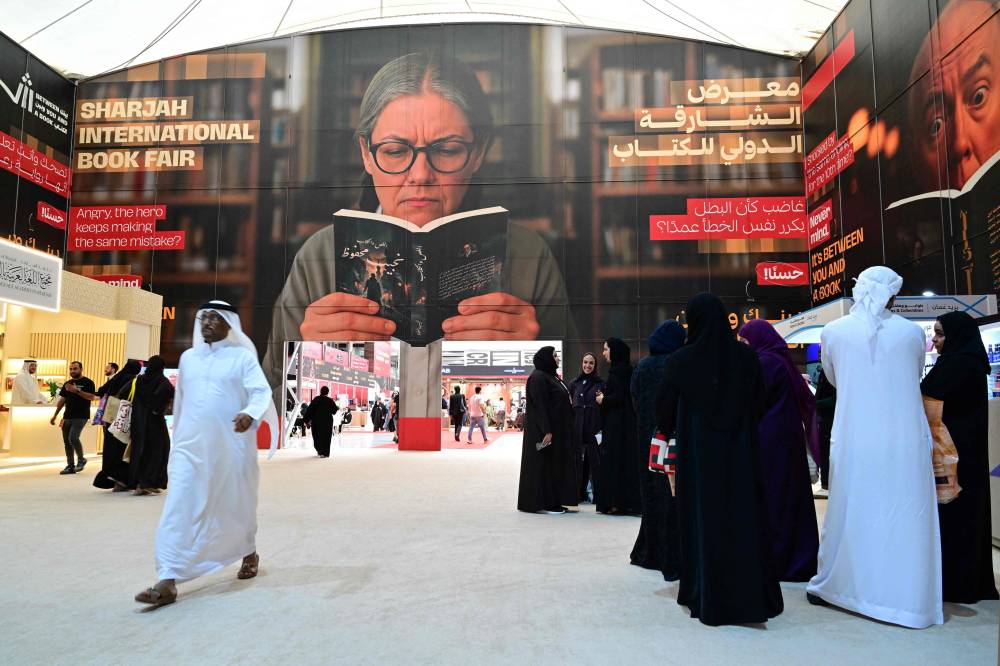 المعرفة تجمع الأجيال في معرض «الشارقة للكتاب»