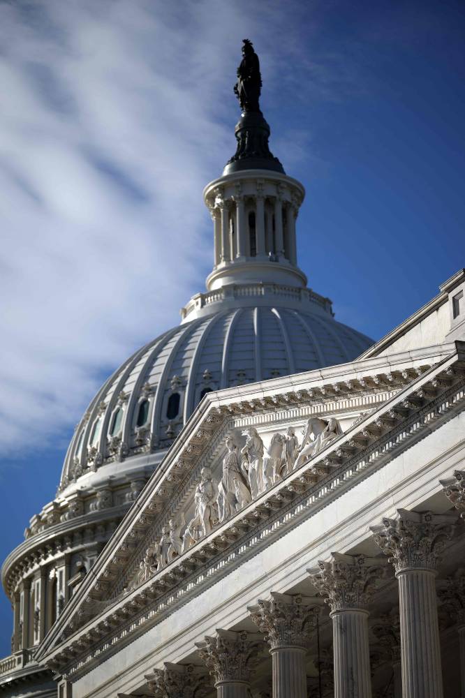 النواب الأمريكي يصوت على إنهاء أطول إغلاق حكومي