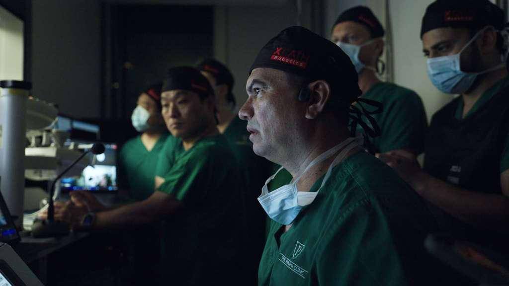 إجراء أول جراحة دماغية روبوتية في العالم