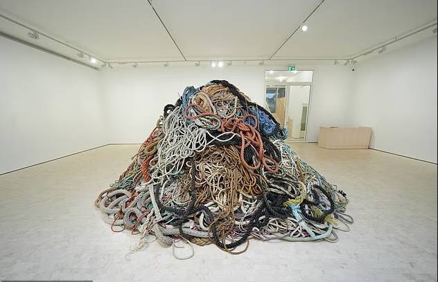 العمل الفني