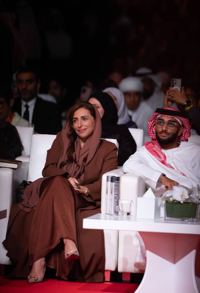 بدور القاسمي تشهد الجلسة