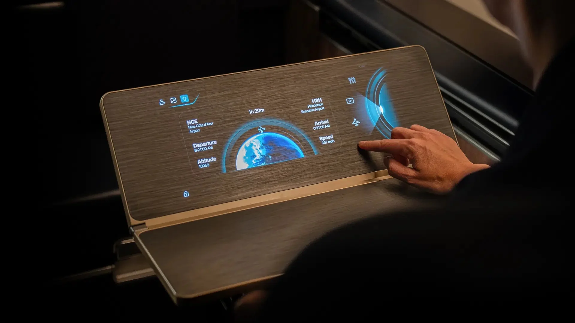 لوفتهانزا تكنيك تستعرض تقنية شاشات اللمس المخفية الجديدة في معرض دبي للطيران 