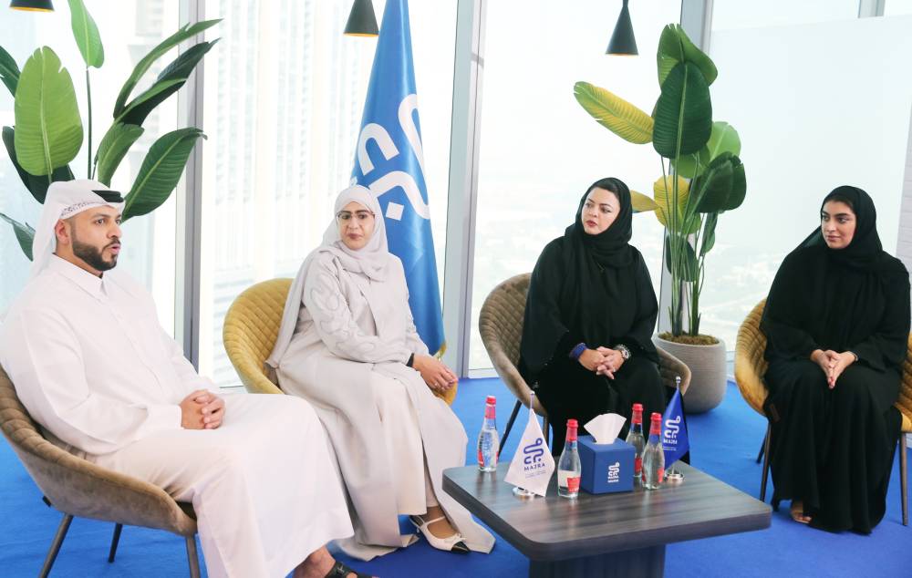 سارة شو المدير التنفيذي لـ«مجرى» خلال الإحاطة (تصوير جون فارجيس)