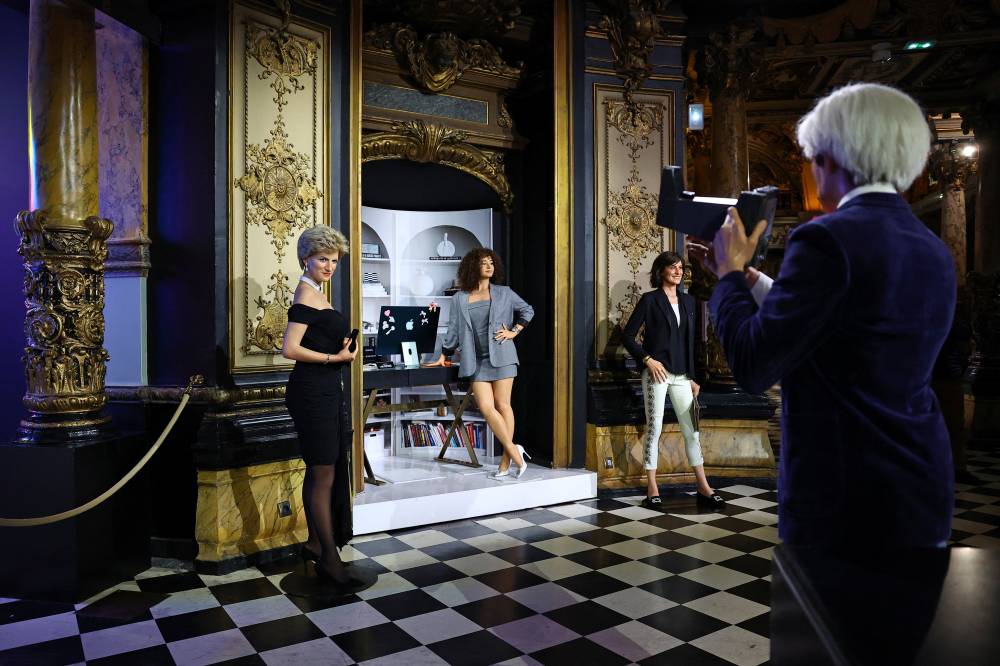 تمثال ديانا (رويترز)