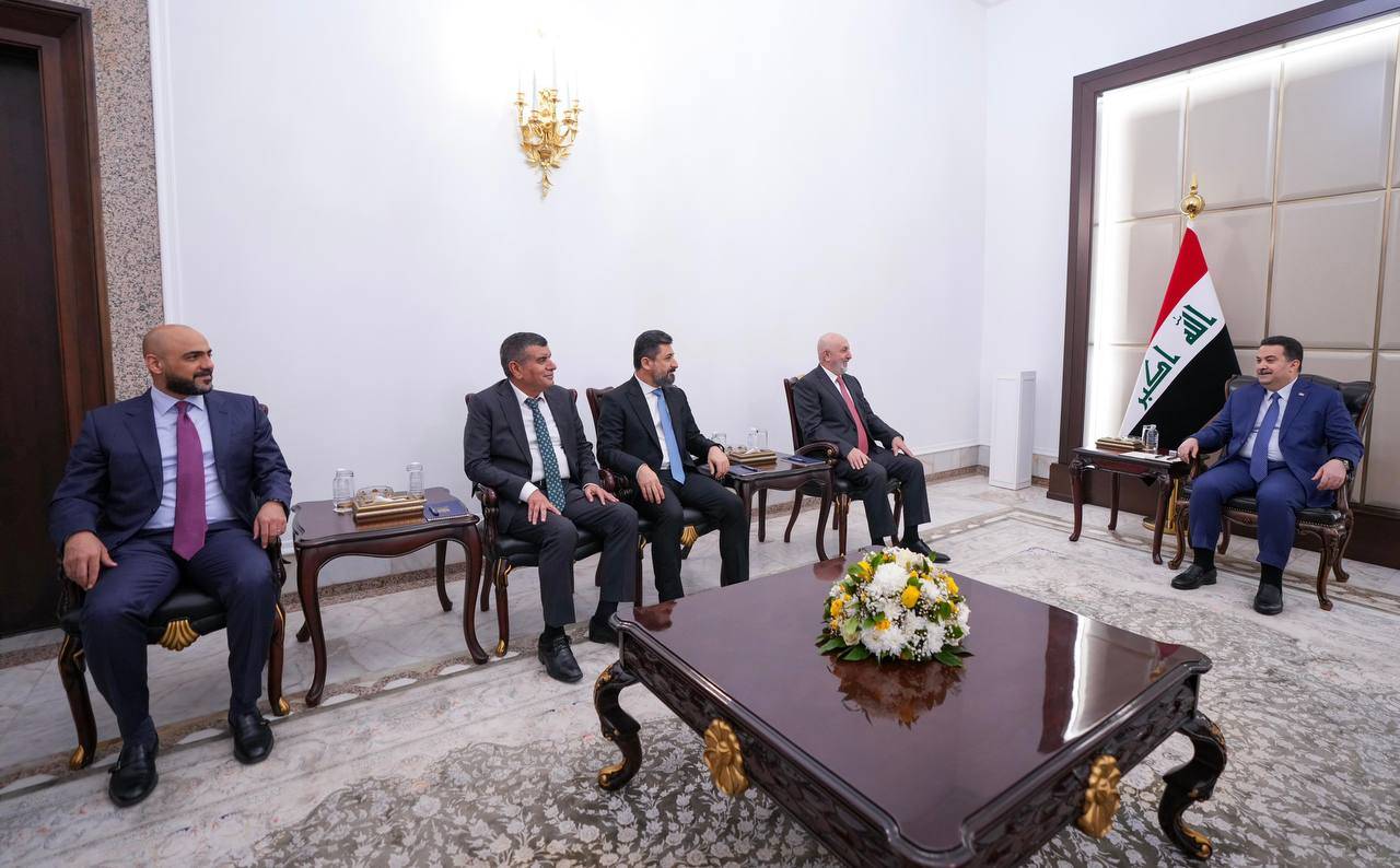 السوداني خلال استقباله وفد حزب الاتحاد الوطني الكردستاني (الخليج)
