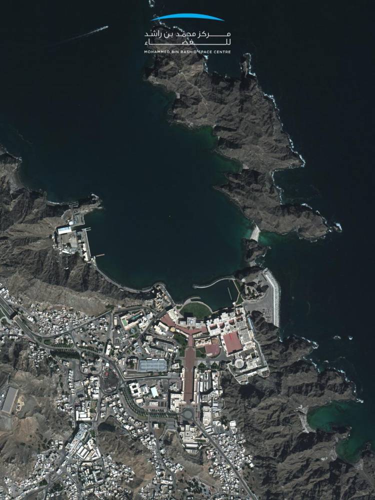 «محمد بن زايد سات» يرصد مسقط 