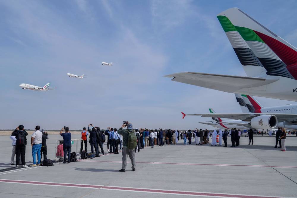 «الإمارات» تختتم مشاركتها في «دبي للطيران» باستثمارات استراتيجية