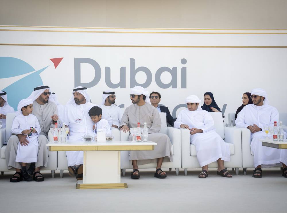 سيف بن زايد يهنئ أحمد بن سعيد على نجاح معرض دبي للطيران