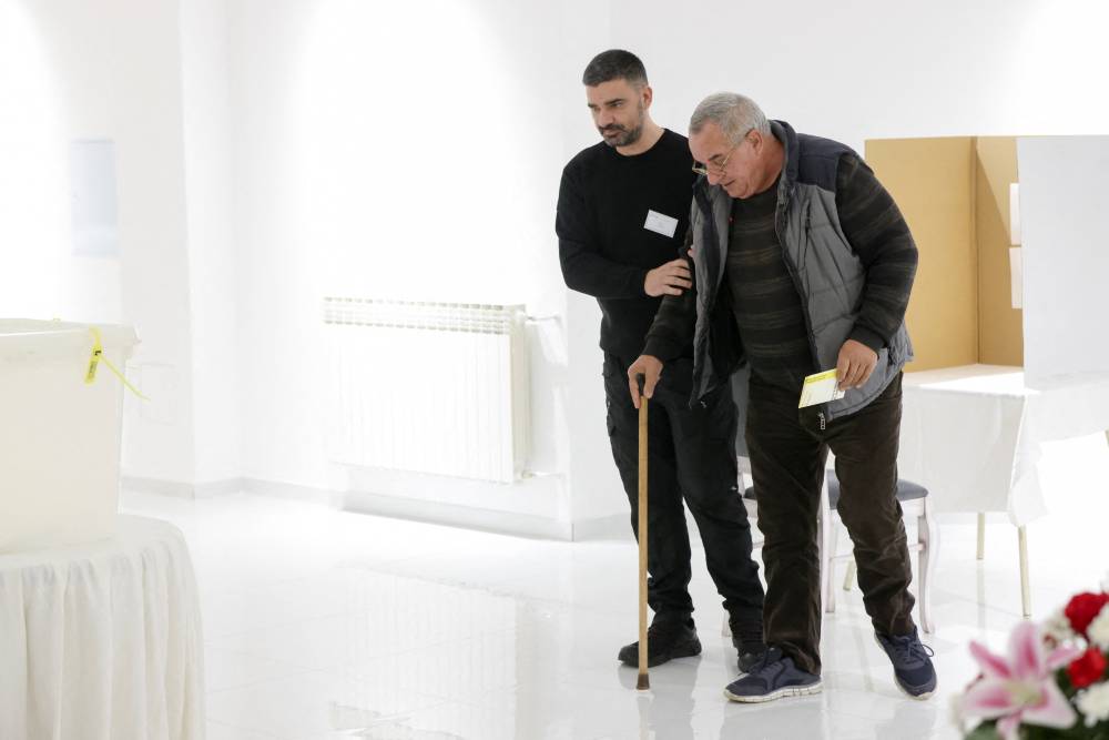 صرب البوسنة ينتخبون رئيسهم بعد إقالة دوديك