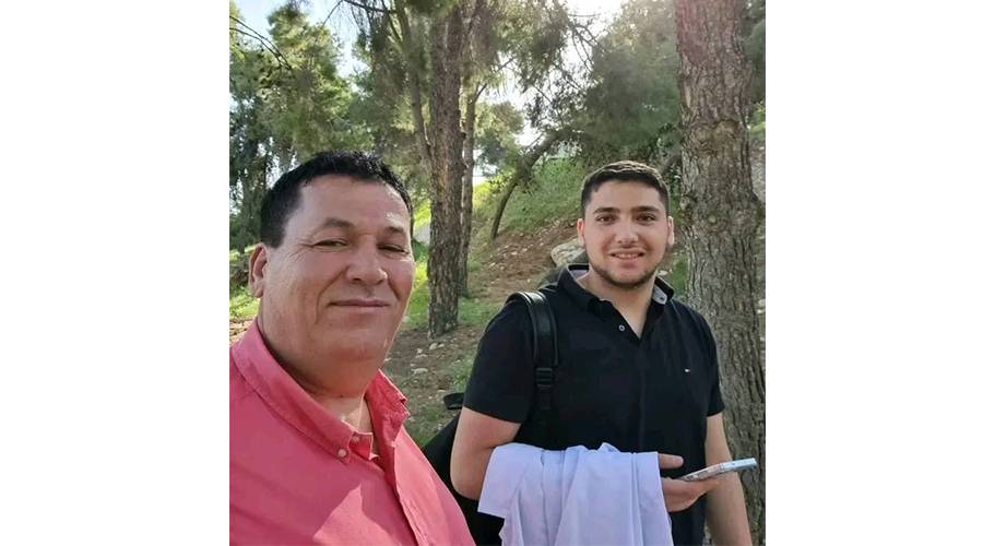 ستيني يدرس الطب مع ابنه في الجامعة الأردنية