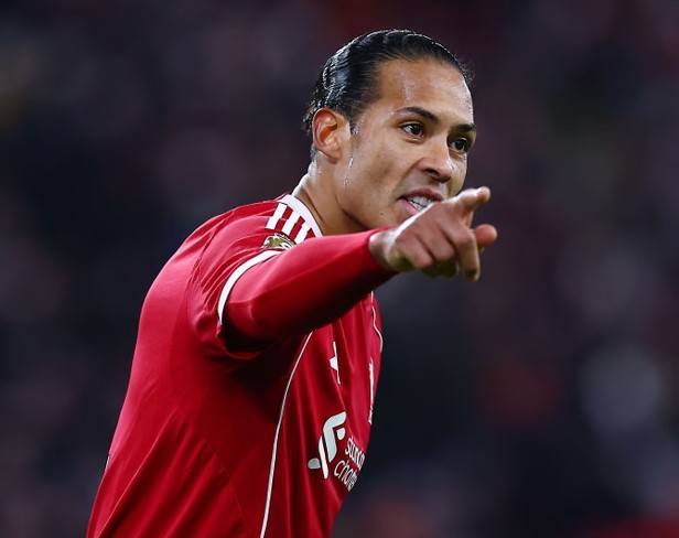 «حالة فوضى».. فان دايك ينتقد زملاءه بعد هزيمة ليفربول