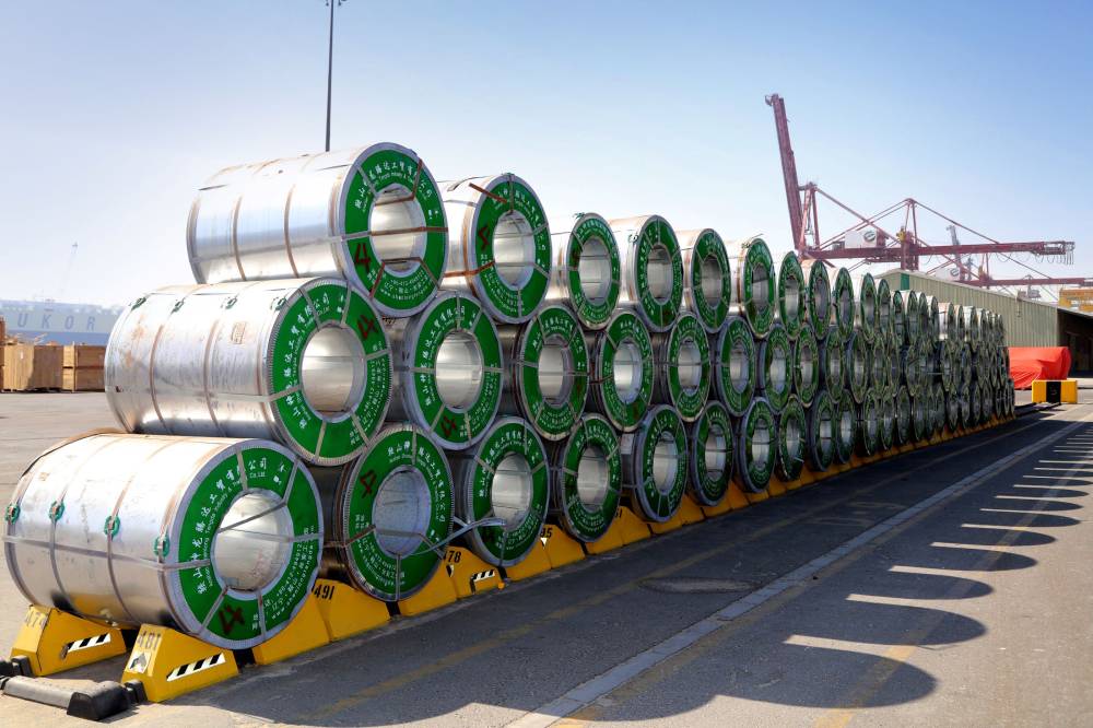 شحنات سائبة في الميناء