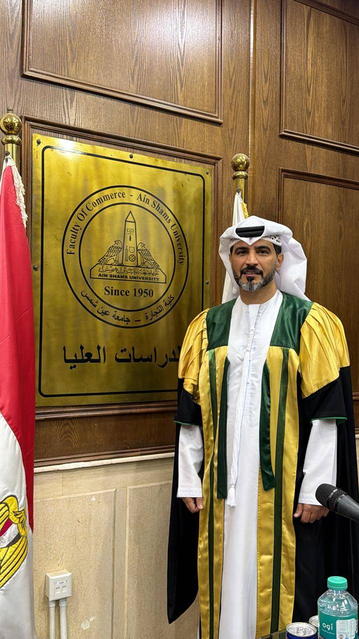 فهد بدر الحوسني خلال مناقشة الدكتوراه