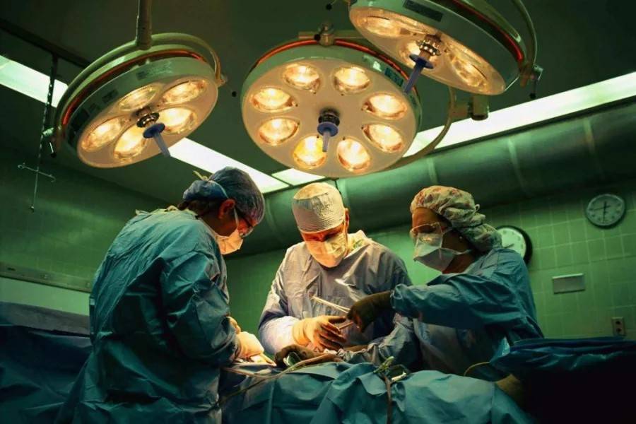 الموسيقى الهادئة أثناء الجراحة تقلل أدوية التخدير