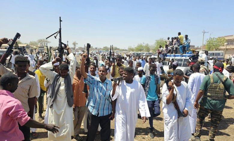 تجنيد المدنيين قد يشعل حرب مدن في السودان