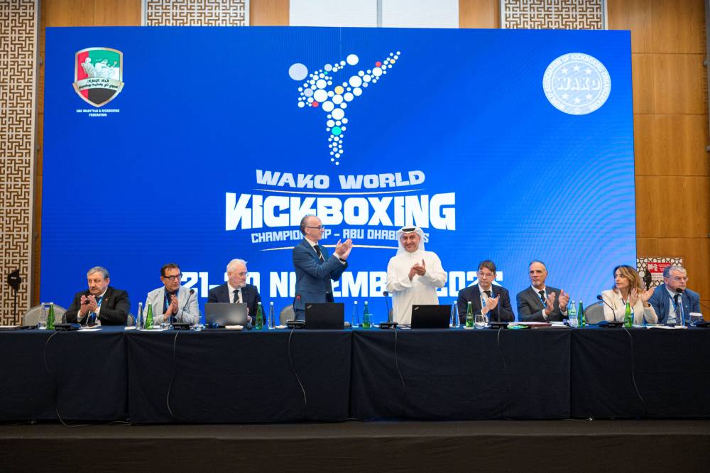 الاتحاد الدولي للكيك بوكسينج يشيد بتنظيم أبوظبي المبهر لبطولة العالم