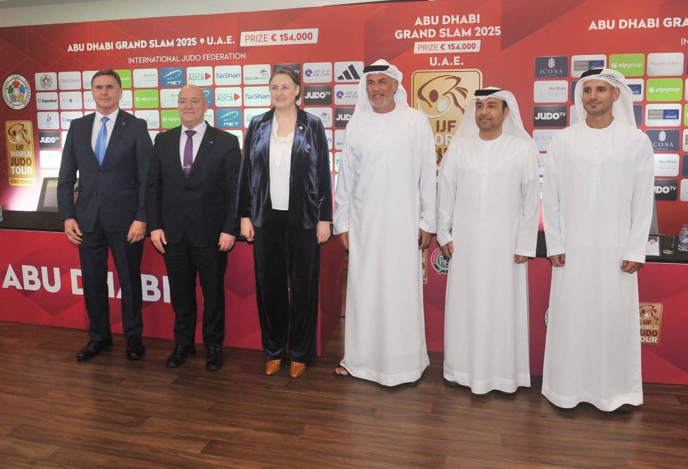 صورة تذكارية على هامش إجراء قرعة البطولة