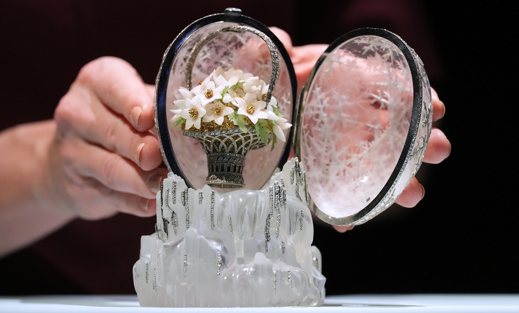 عرض تحفة فابرجيه بيضة الشتاء للبيع في مزاد