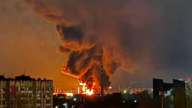 أوكرانيا تقصف مصفاة ساراتوف النفطية الروسية
