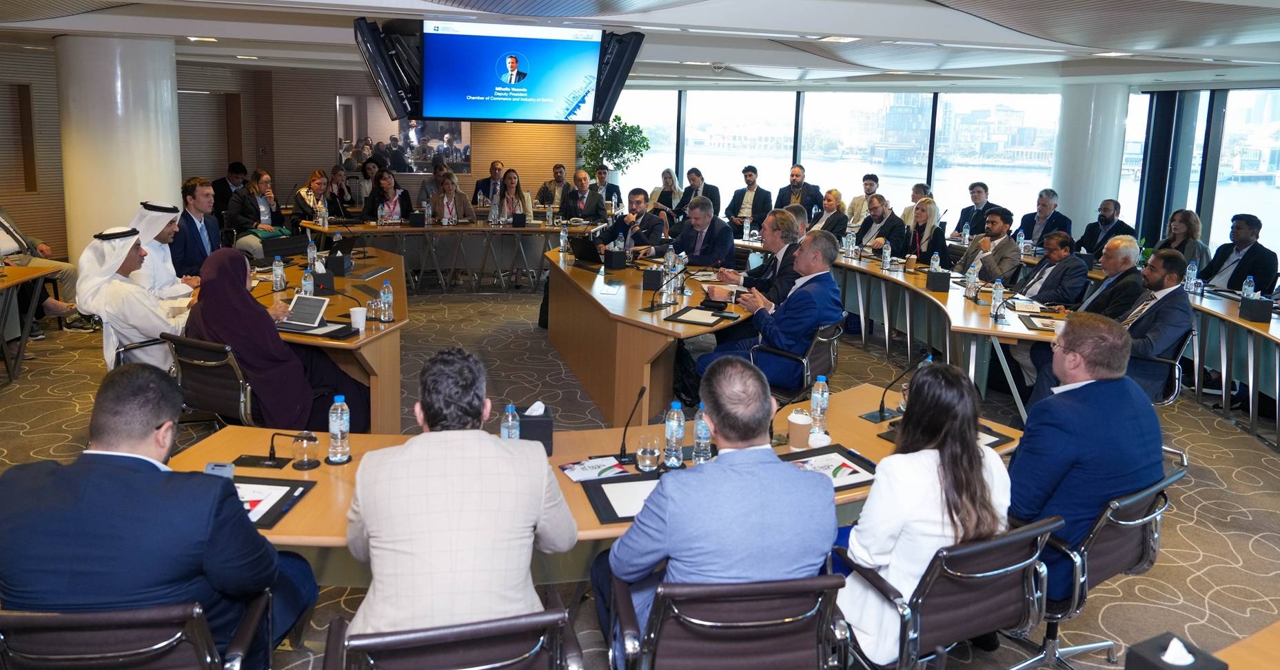 جانب من لقاء الطاولة المستديرة