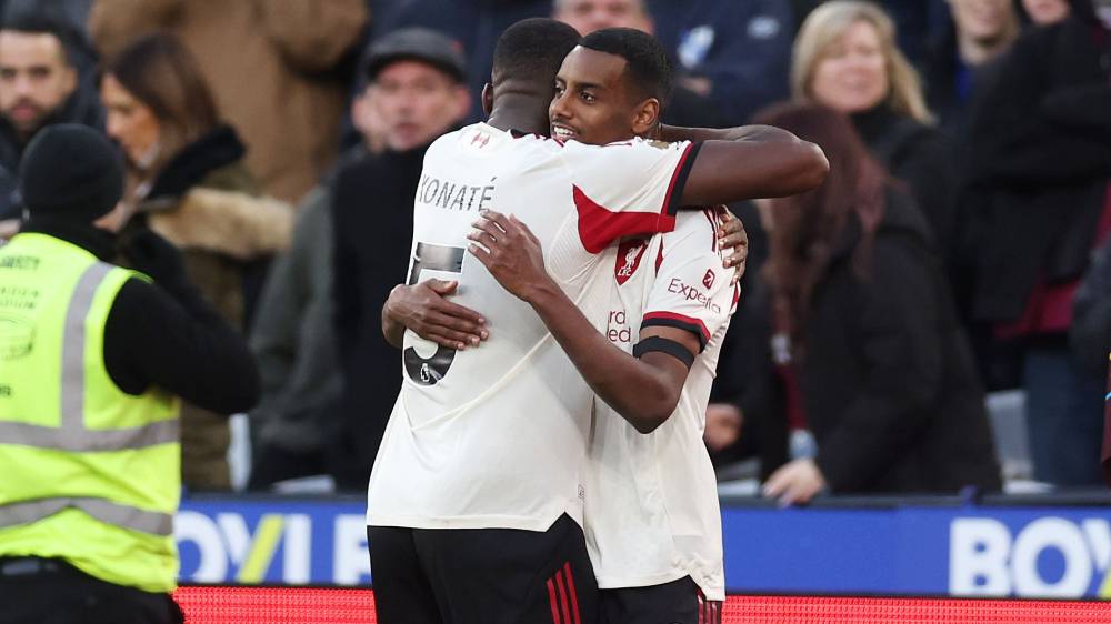 «غياب صلاح وطرد باكيتا».. ليفربول يعود للانتصارات بثنائية أمام وست هام