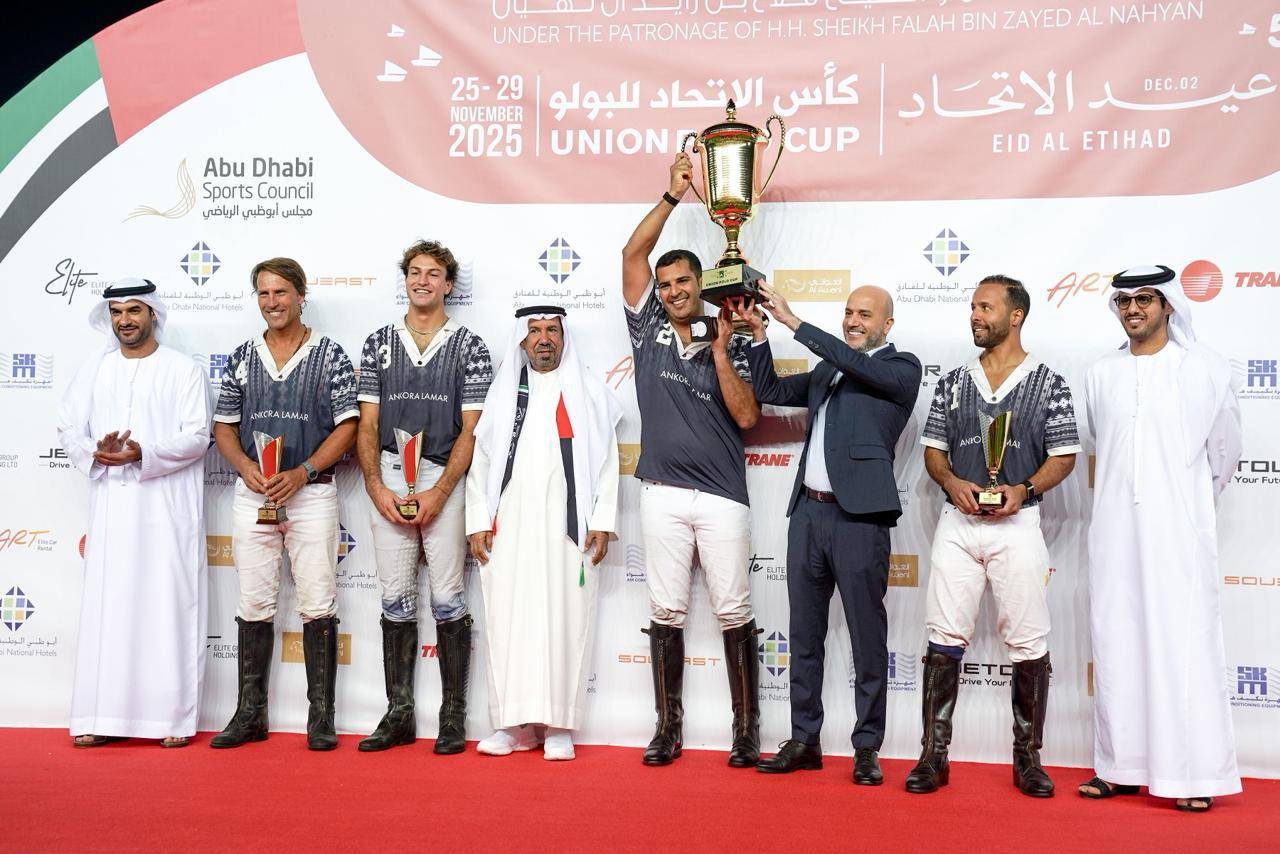 خلال تتويج الفريق البطل