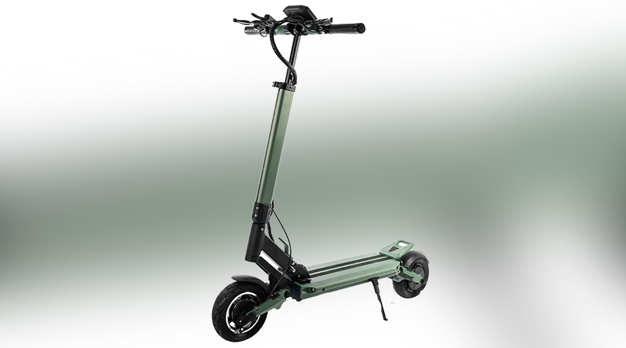 «السكوتر» الكهربائي.. ضيف ثقيل على الطريق